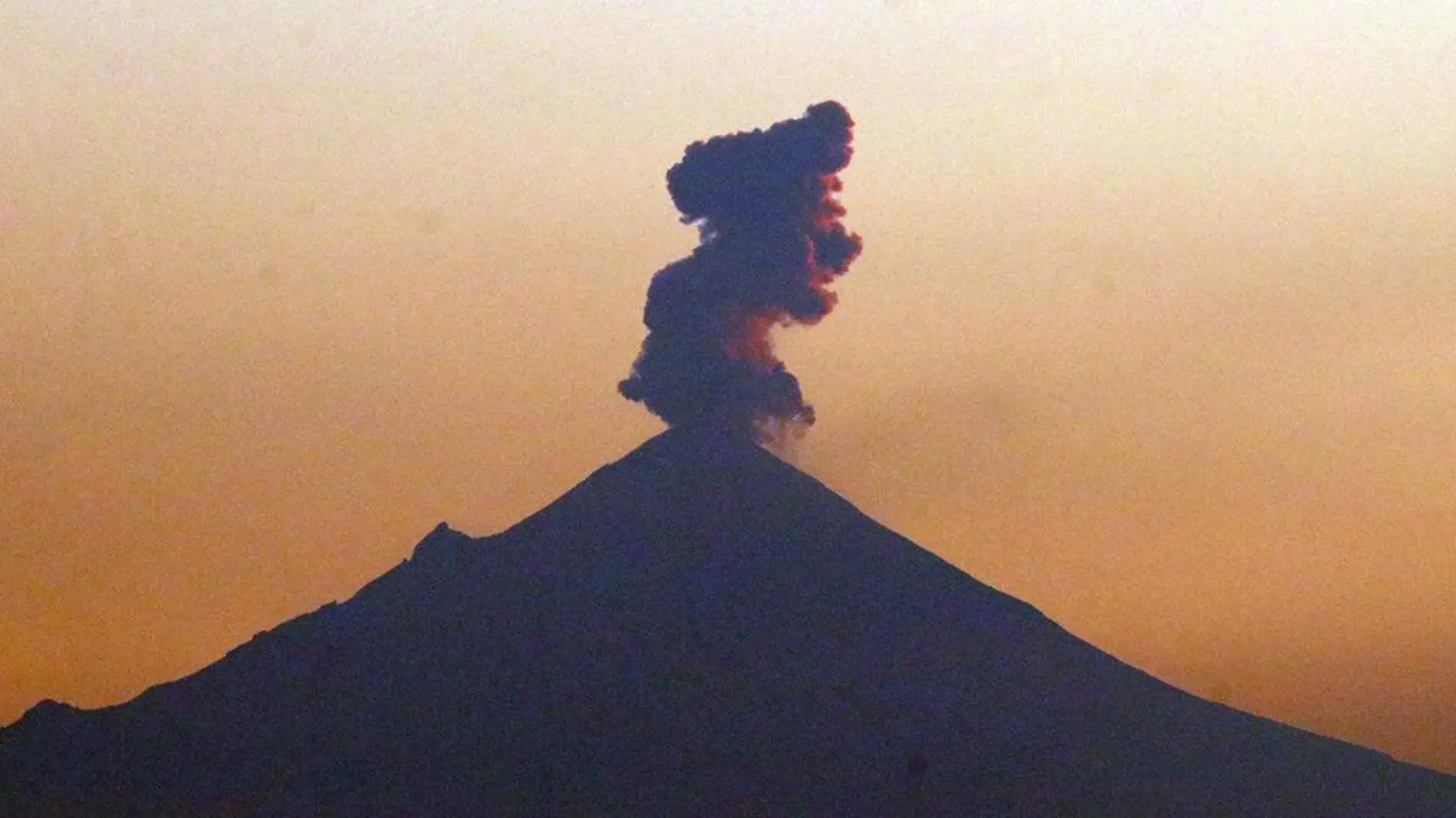 Debido a la actividad del volcán Popocatépetl se tiene prevista la caída de ceniza en distintas zonas de Puebla